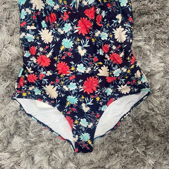 Old navy women blue floral one piece, lined bathing suit. Size 3X Plus. Used. - Picture 11 of 13